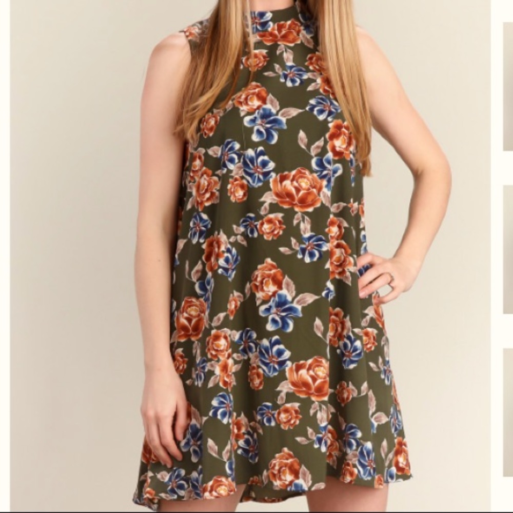 Beautiful floral dress Size Medium BNWOT